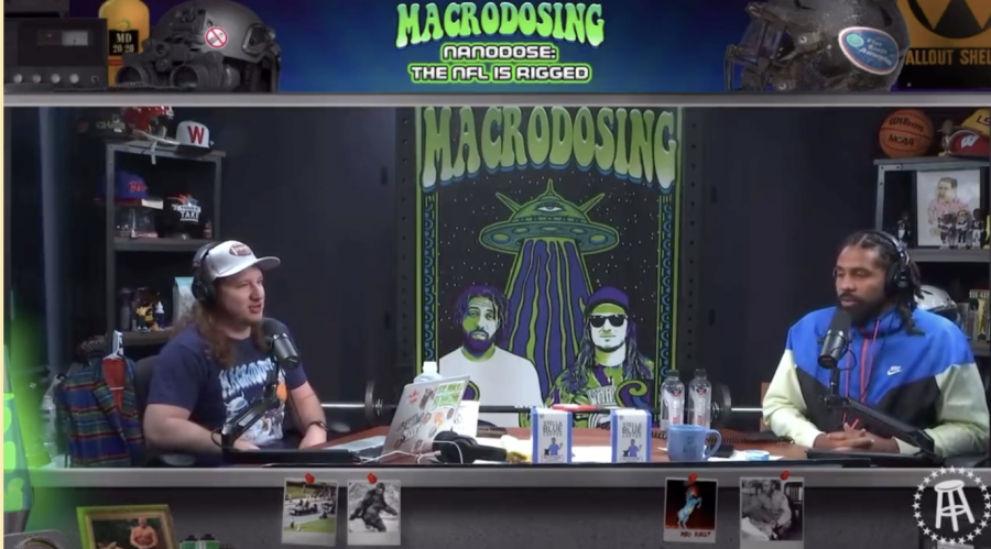 Image+via+Macrodosing+Podcast%0AArian+Foster+discussing+his+with+co-host+PFT+Commenter.%0A